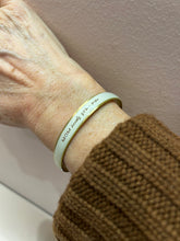 Carica l'immagine nel visualizzatore di Gallery, bracciale frase