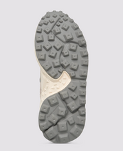 Carica l'immagine nel visualizzatore di Gallery, Flower mountain suede and fabric beige