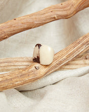 Carica l'immagine nel visualizzatore di Gallery, Anello di Tagua