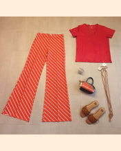Carica l'immagine nel visualizzatore di Gallery, Pantalone Bootcut Jersey Gamba Larga Riga Diagonale Rosso