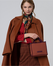 Carica l&#39;immagine nel visualizzatore di Gallery, ATELIER PIECES UNIQUES BORSA JAQUARD MAGLIA
