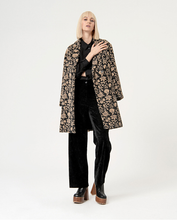 Carica l&#39;immagine nel visualizzatore di Gallery, Cappotto jacquard oversize doppio incrocio Nero
