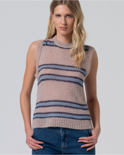 Carica l&#39;immagine nel visualizzatore di Gallery, ATELIER PIECES UNIQUES GILET  RIGATO
