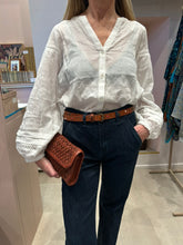 Carica l'immagine nel visualizzatore di Gallery, ATELIER PIECES UNIQUES JEANS CHINO FLARE
