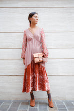 Carica l'immagine nel visualizzatore di Gallery, ATELIER PIECES UNIQUES ABITO GIPSY LUNGO
