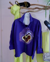 Carica l&#39;immagine nel visualizzatore di Gallery, Camicia Ricamata a Mano Viola
