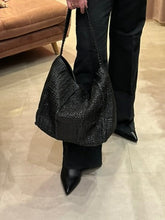 Carica l'immagine nel visualizzatore di Gallery, ATELIER PIECES UNIQUES  BORSA  INTRECCIATA  a SPALLA KENNETT
