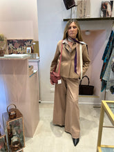 Carica l'immagine nel visualizzatore di Gallery, ATELIER PIECES UNIQUES  FARFALLA GABA SOFT
