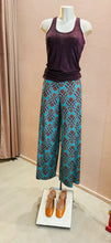 Carica l&#39;immagine nel visualizzatore di Gallery, Pantalone jersey stampa turquoise dots
