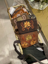 Carica l&#39;immagine nel visualizzatore di Gallery, ATELIER PIECES UNIQUES  TRACOLLA RICAMATA
