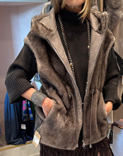 Carica l&#39;immagine nel visualizzatore di Gallery, ATELIER PIECES UNIQUES GILET LUPO ECO
