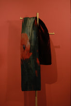 Carica l'immagine nel visualizzatore di Gallery, Stola velluto fiore bordeaux
