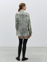 Carica l&#39;immagine nel visualizzatore di Gallery, CAMICIA SETA STAMPA
