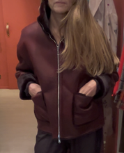 Carica l&#39;immagine nel visualizzatore di Gallery, ATELIER PIECES UNIQUES ECO SHERLING REVERSIBILE
