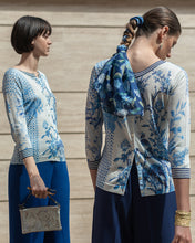 Carica l&#39;immagine nel visualizzatore di Gallery, Maglia Collo Coreana Toile de Jouy Blu
